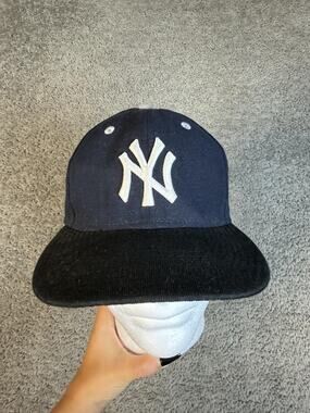 New York Yankees Hat Cap Snap Back Mens One Size Blue MLB New Era 9FIFTY